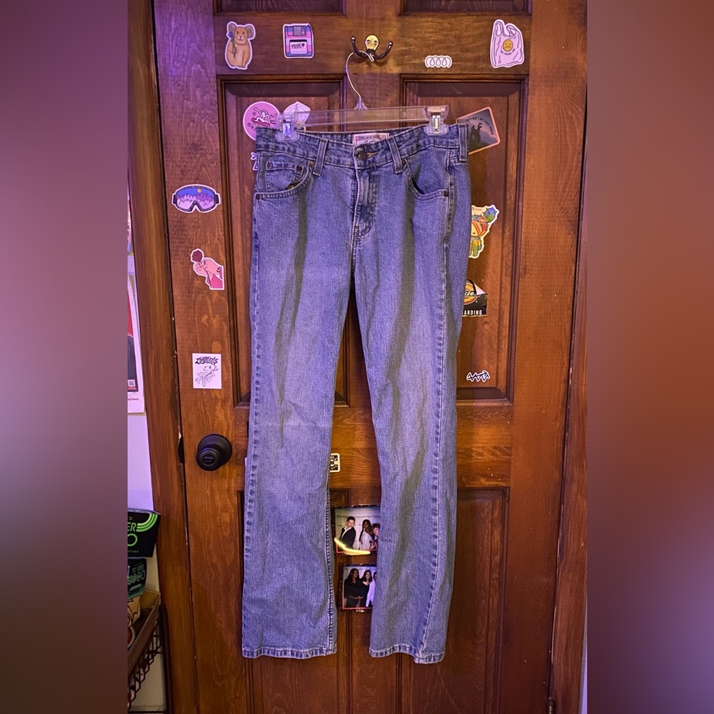 Size 6 light wash Levi’s jeans